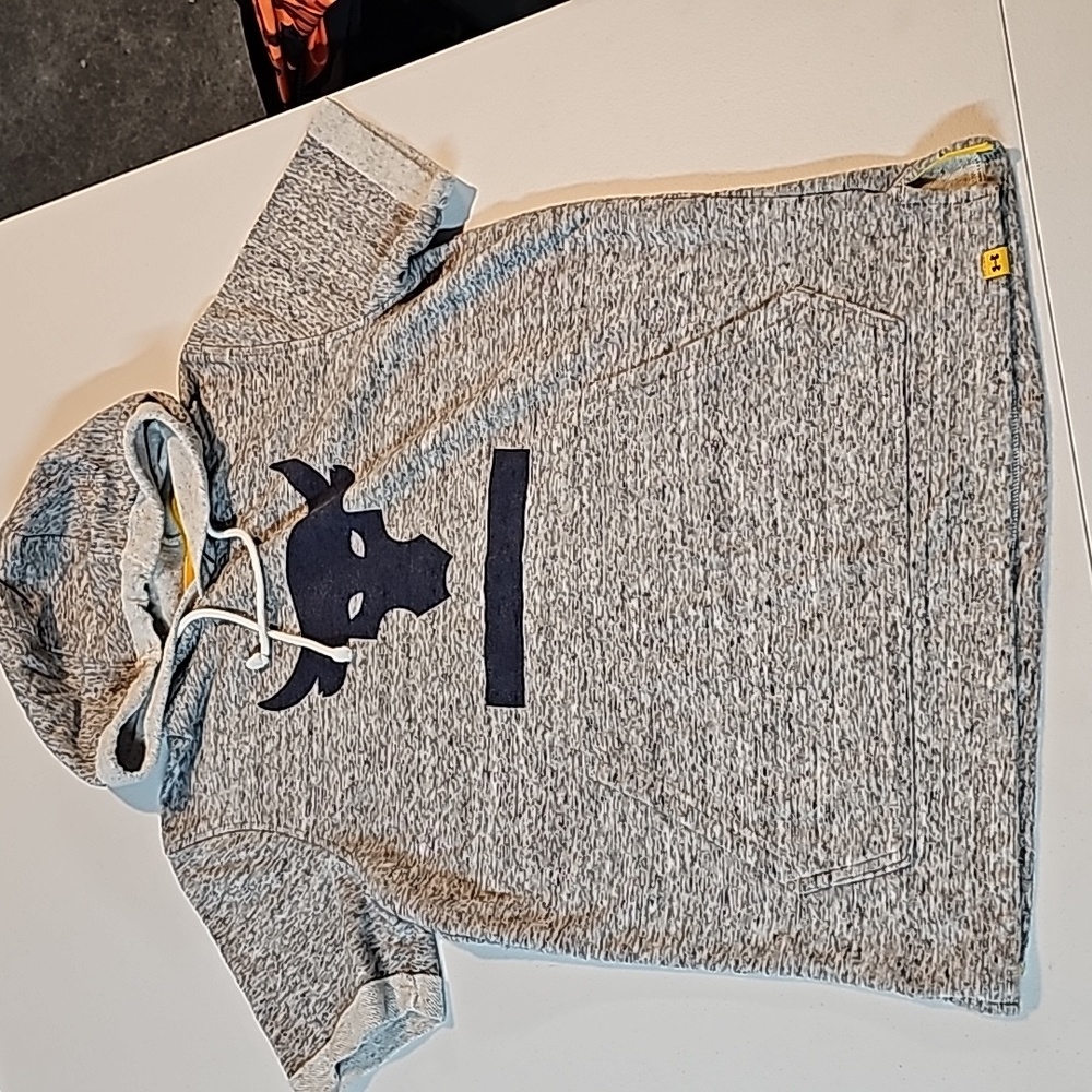 Never worn- The Rock